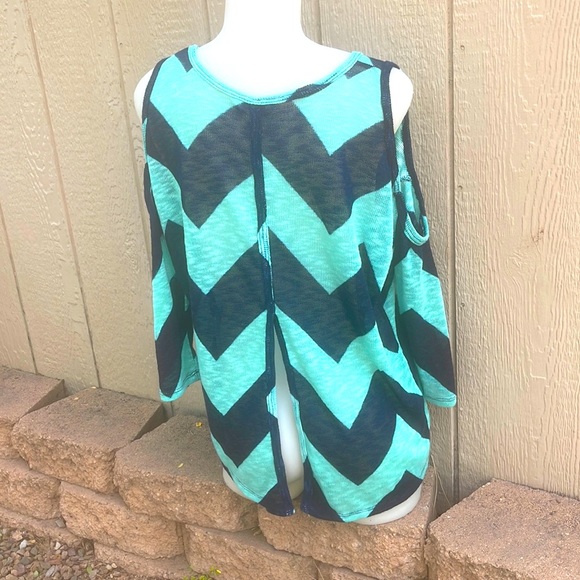 Cold Shoulder Striped Top L - Picture 3 of 6
